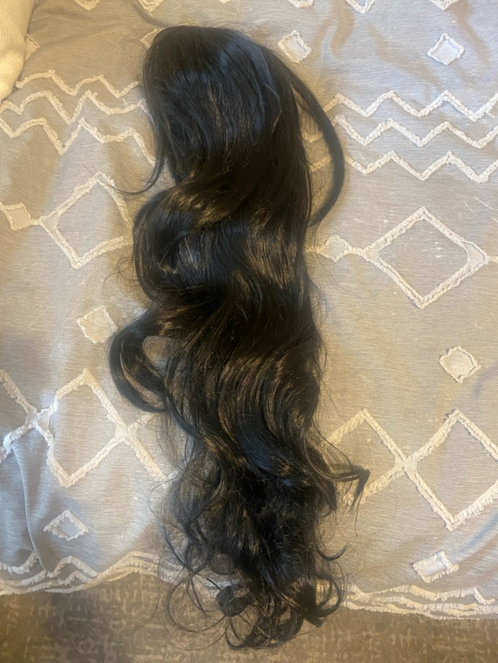 Voluminous Black Wavy Clip-In Hair Extension - Natural Shine